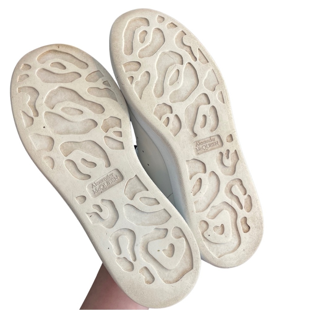 Alexander McQueen Women’s Oversized Sneaker White/ Rosegold - Picture 3 of 6